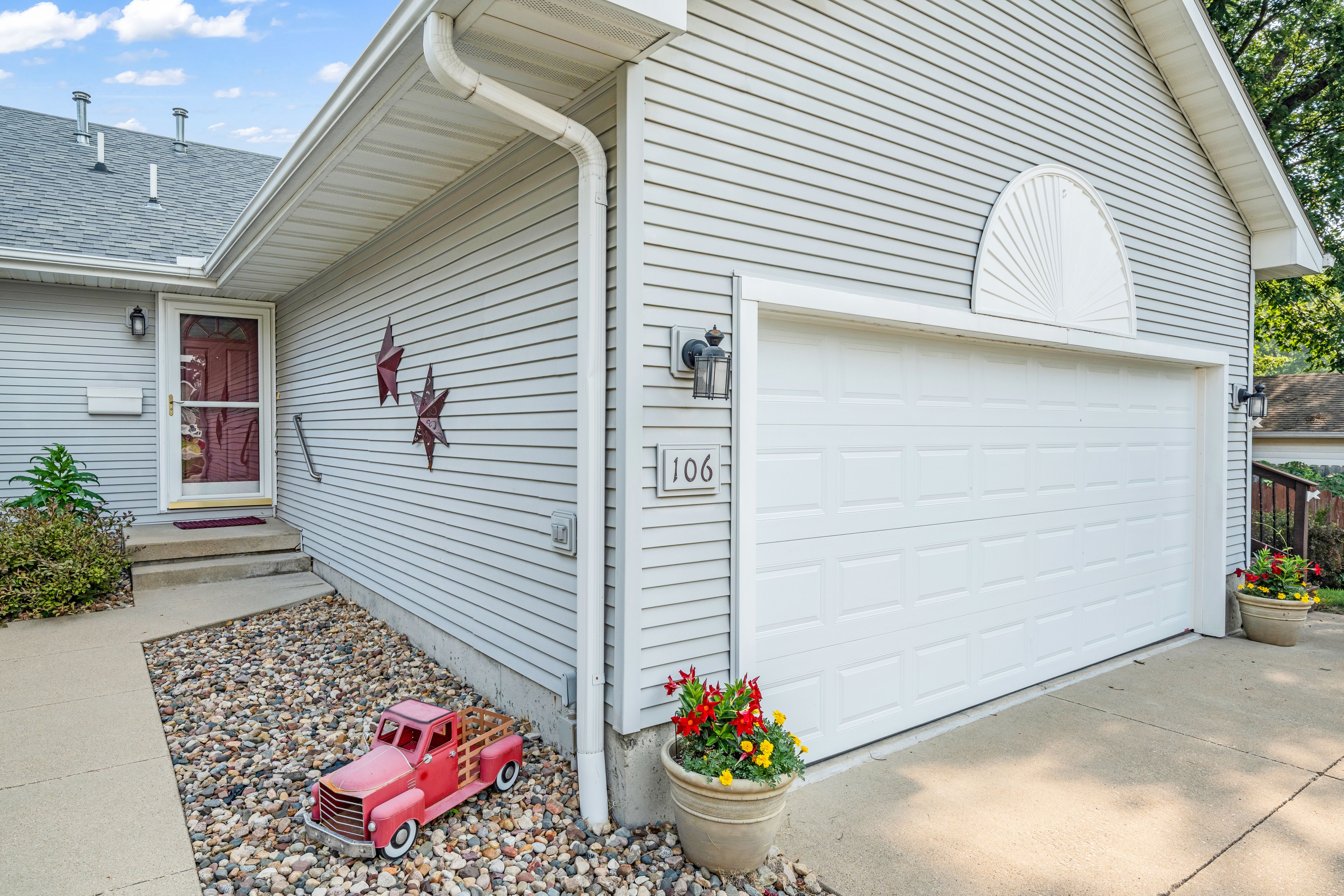 Listing Photo: 106 W Franklin Ave, Indianola, IA 50125-4